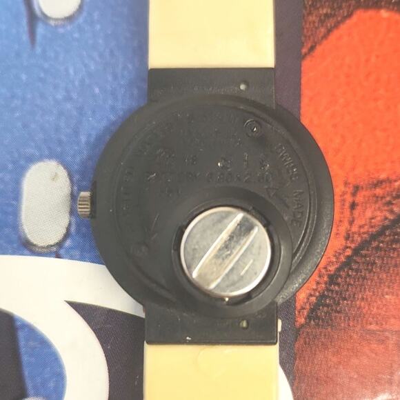 Vintage Coca-Cola Watch 30MM new old stock with the original case & new battery - Picture 8 of 9